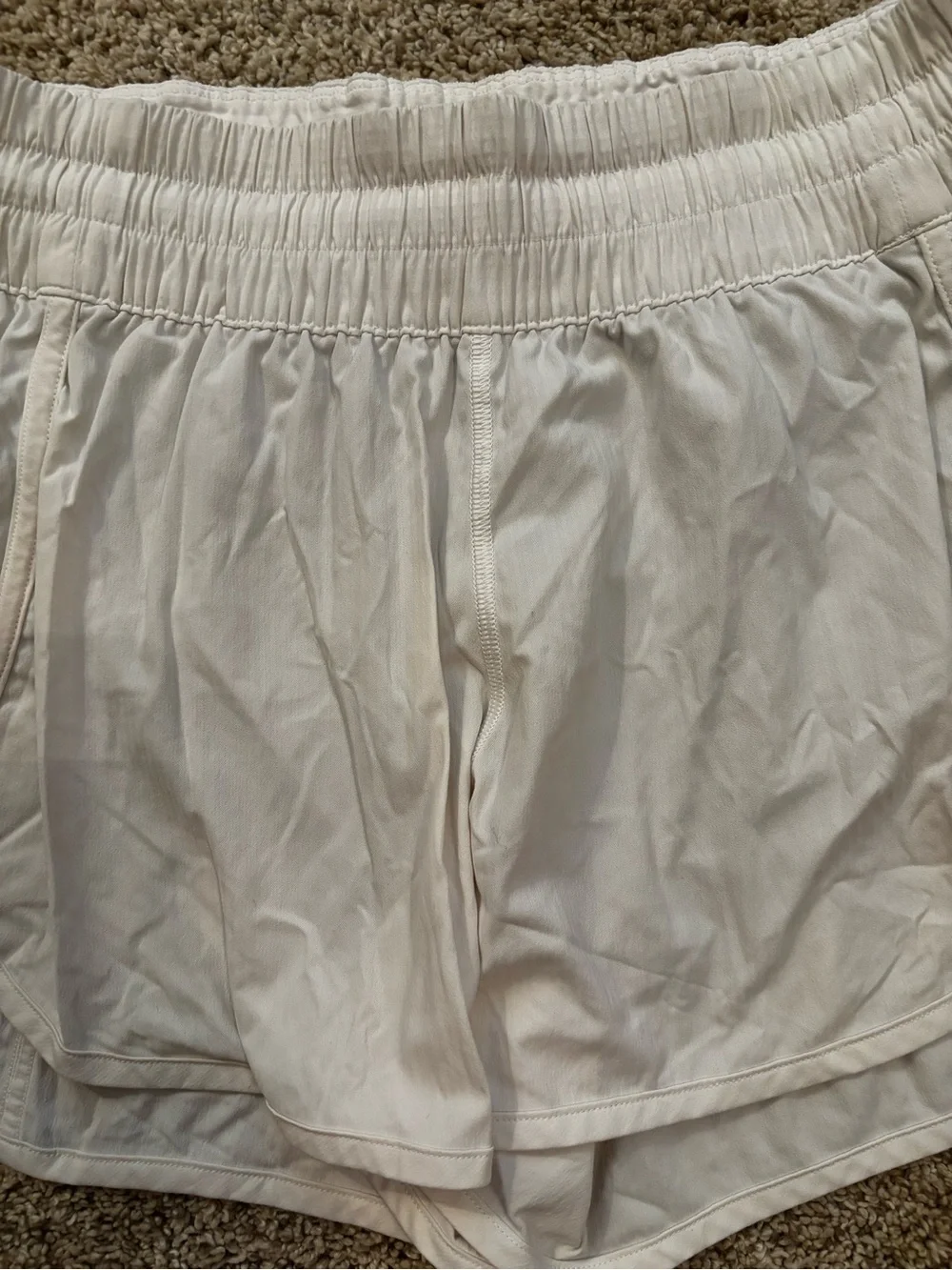 EUC! LULULEMON Hotty Hot low rise lined shorts. Size 8.